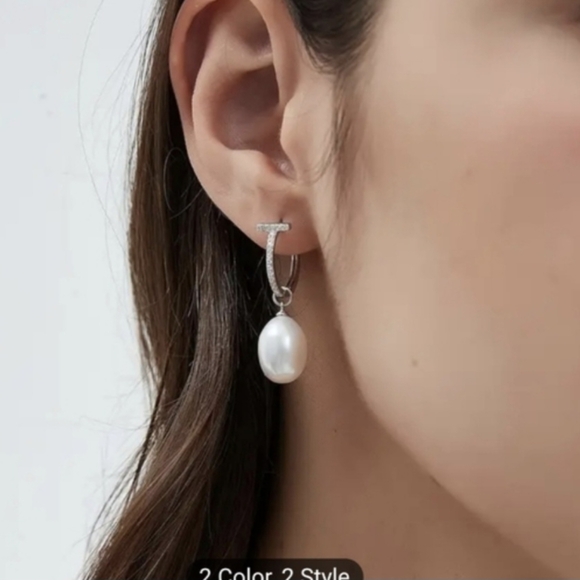 🤍🩶NEW🤍🩶BEAUTIFUL!! T Huggies with CZ'S and Freshwater Pearl Earrings - Picture 5 of 14